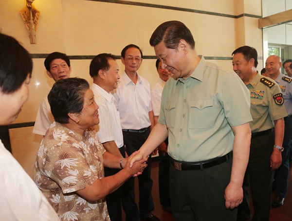 2014年7月30日，福州，習近平與福建雙擁模范代表親切交談